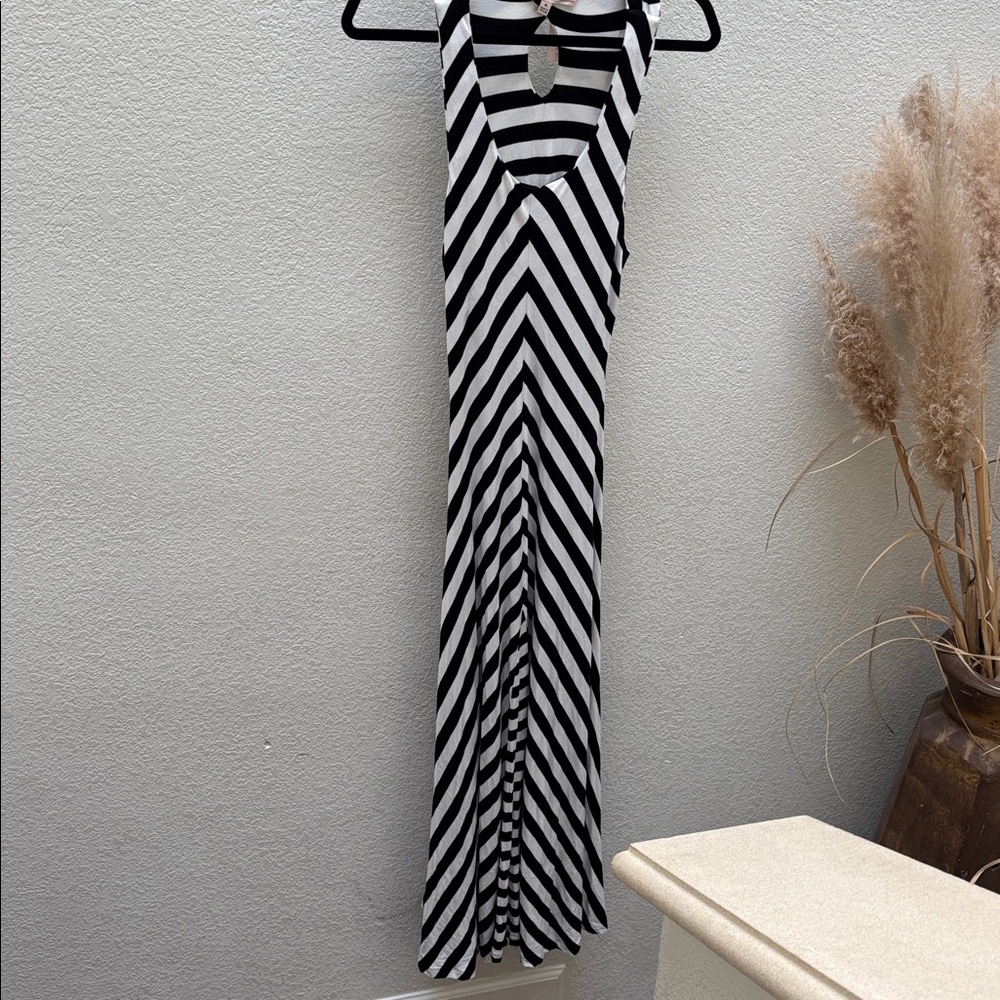 Philosophy | Black and White sardina Striped Maxi Dress - Picture 3 of 8